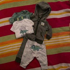 EUC & NWOT Carter’s Dinosaur Jumpsuit w/ Onesies